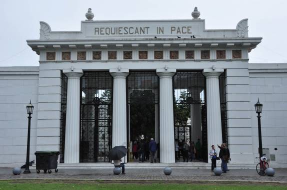 Entrada do famoso Cemitério da Recoleta, em Buenos Aires, na Argentina